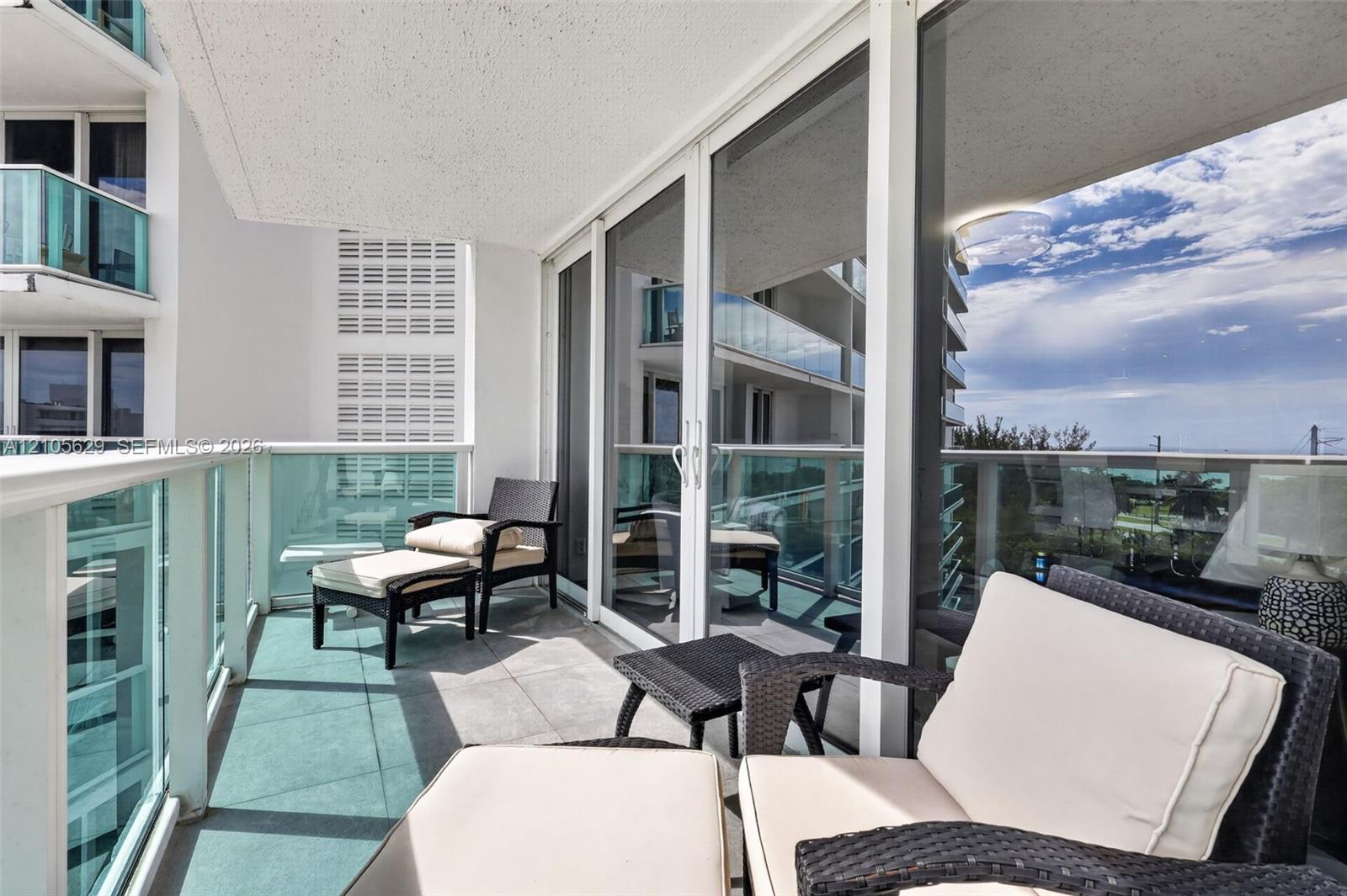 Ver detalles 710 1 / 2 991 sq. ft. $ 2026-10-13 0 foto