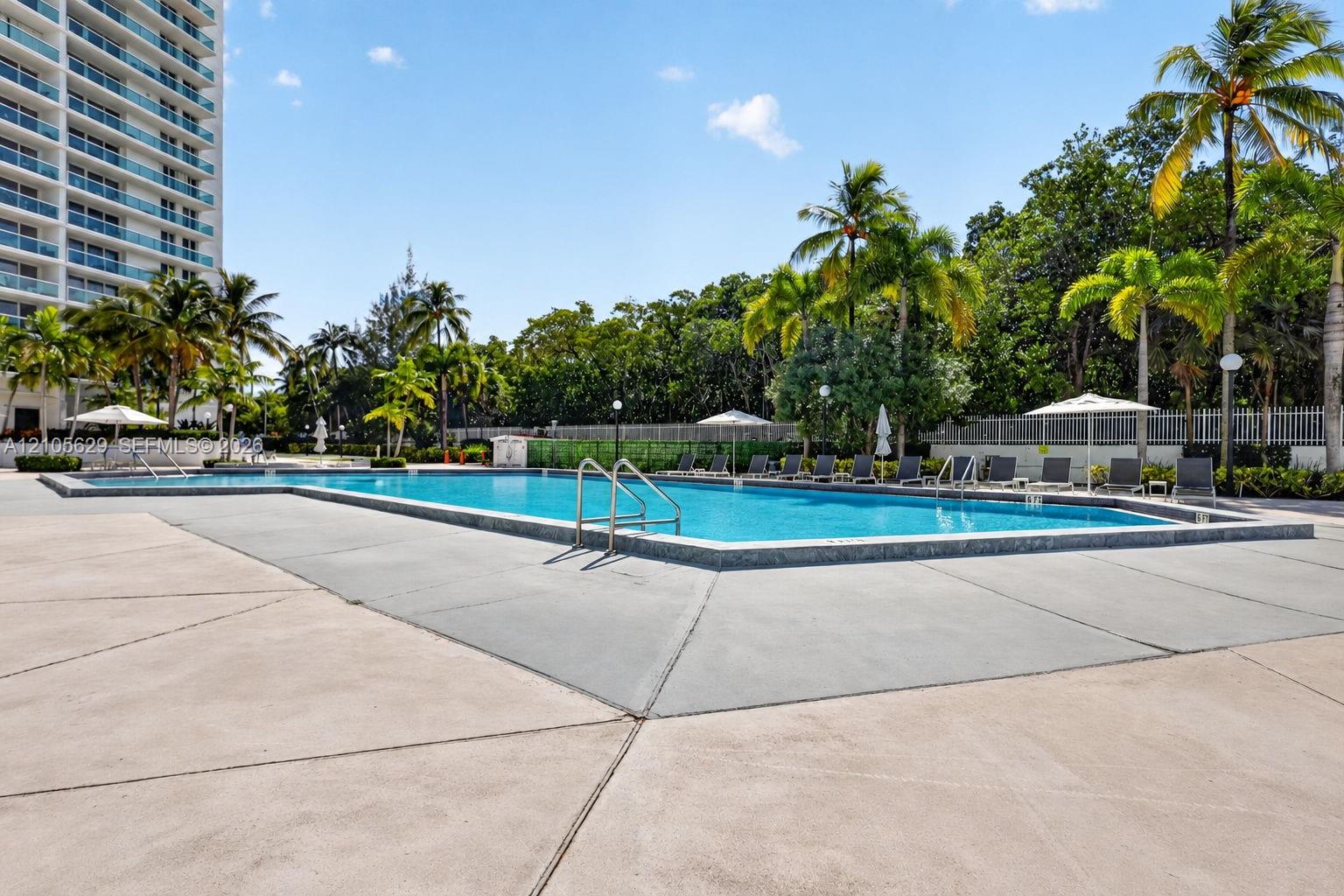 Ver detalles 710 1 / 2 991 sq. ft. $ 2026-10-13 0 foto