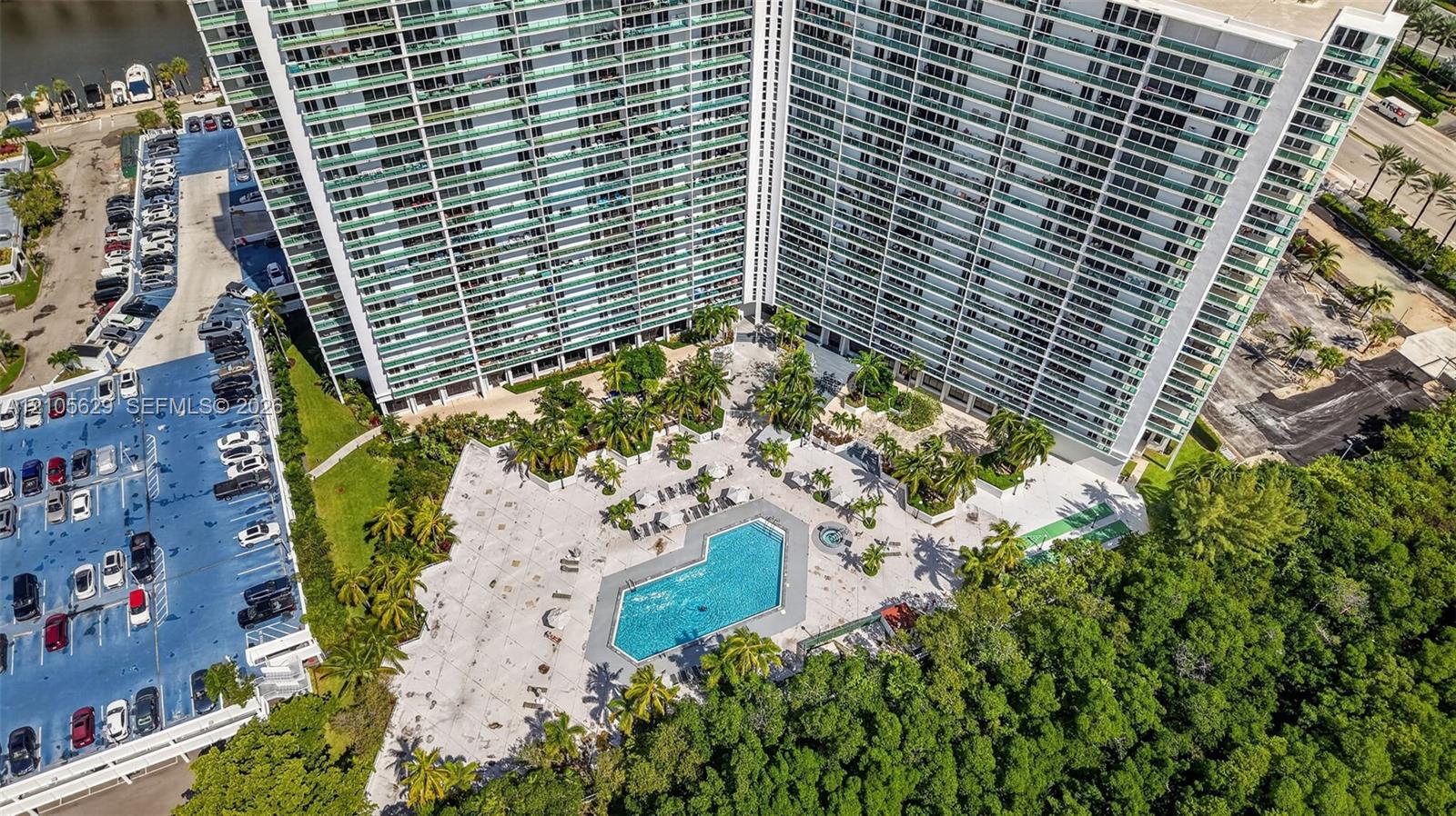 Ver detalles 710 1 / 2 991 sq. ft. $ 2026-10-13 0 foto