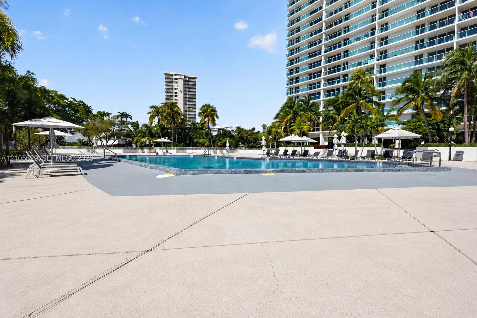 Ver detalles 710 1 / 2 991 sq. ft. $ 2026-10-13 0 foto