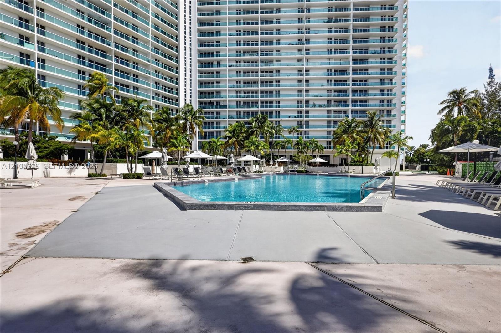 Ver detalles 710 1 / 2 991 sq. ft. $ 2026-10-13 0 foto