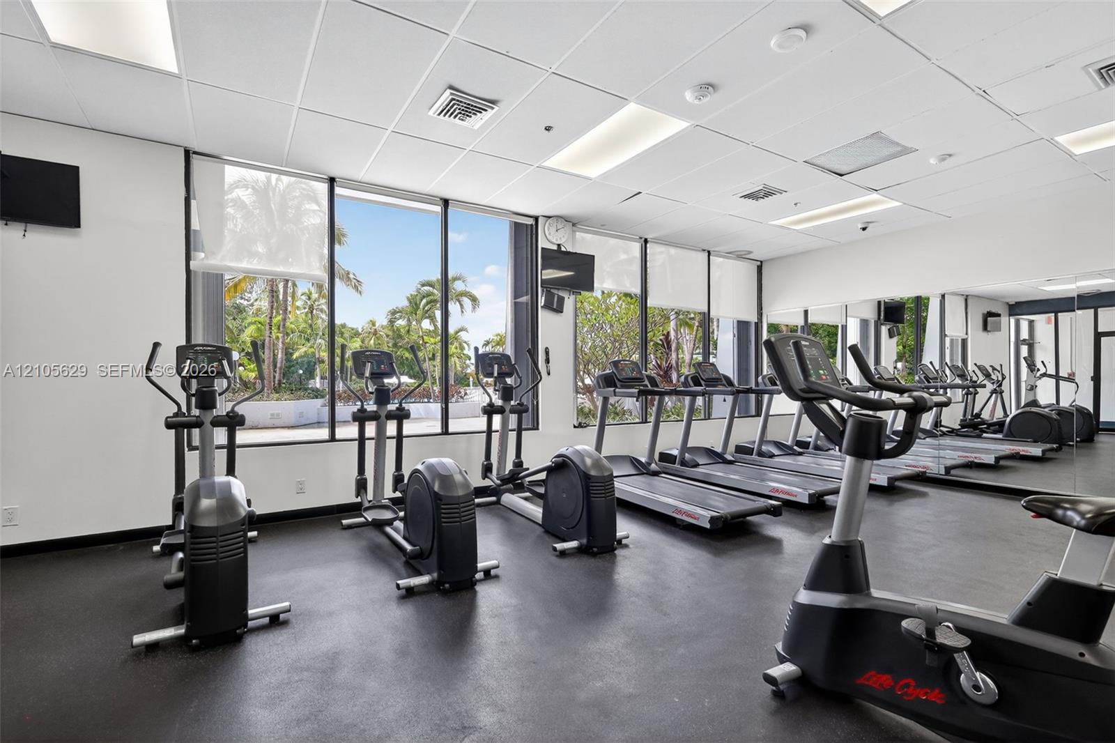 Ver detalles 710 1 / 2 991 sq. ft. $ 2026-10-13 0 foto