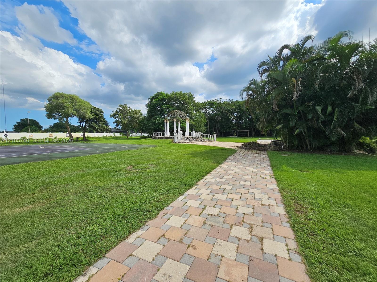Ver detalles / sq. ft. $ 2026-10-13 0 foto