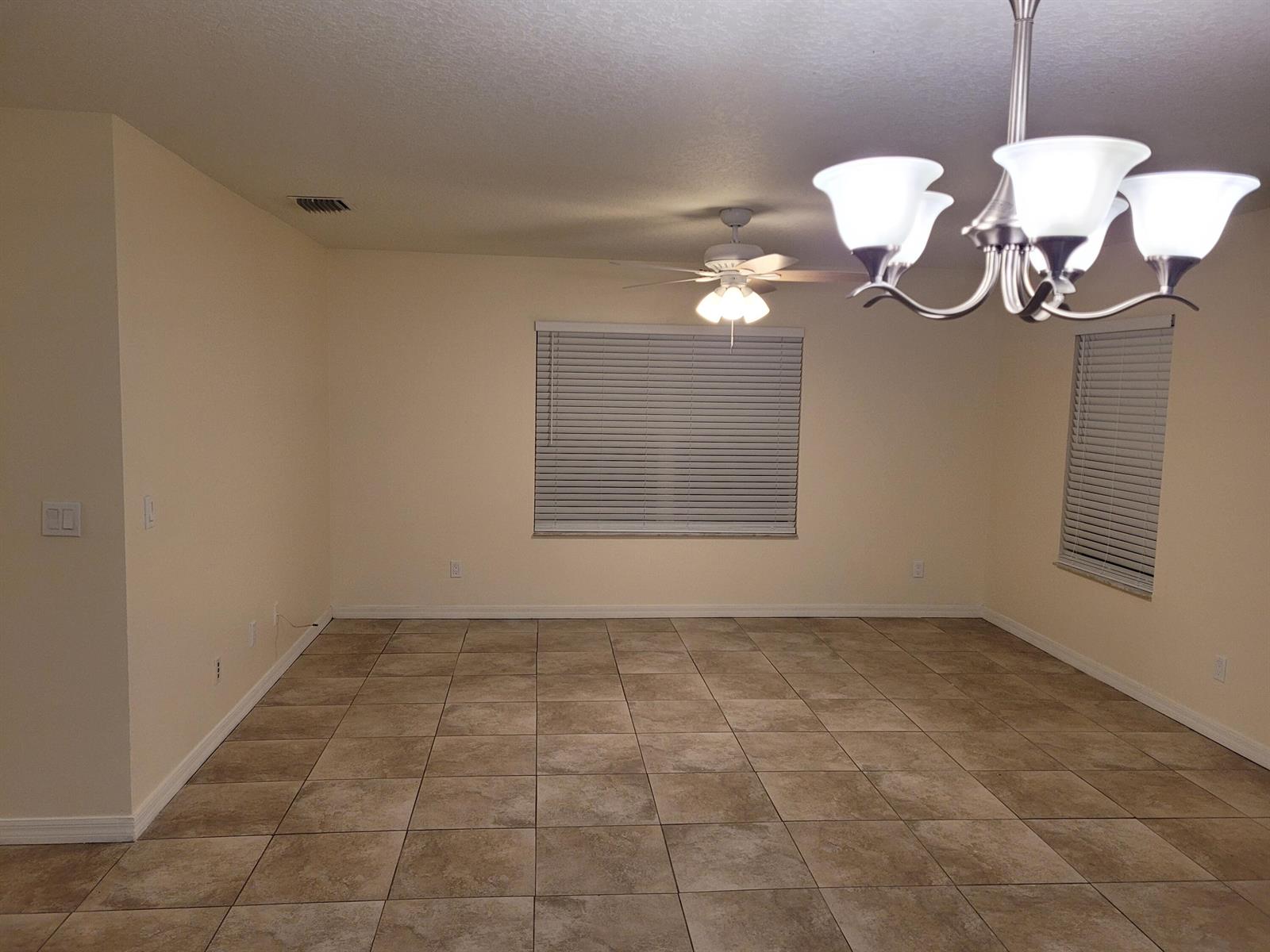 Ver detalles A+B / 0 2378 sq. ft. $ 2026-10-14 0 foto