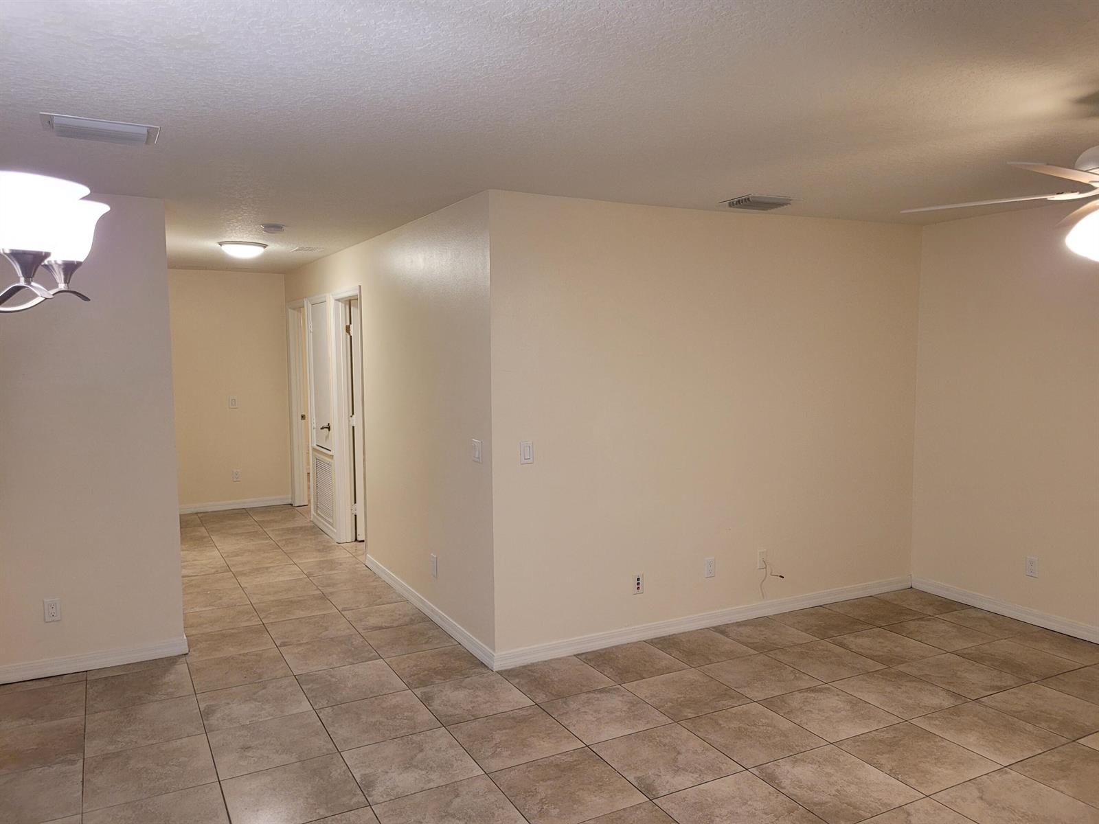 Ver detalles A+B / 0 2378 sq. ft. $ 2026-10-14 0 foto