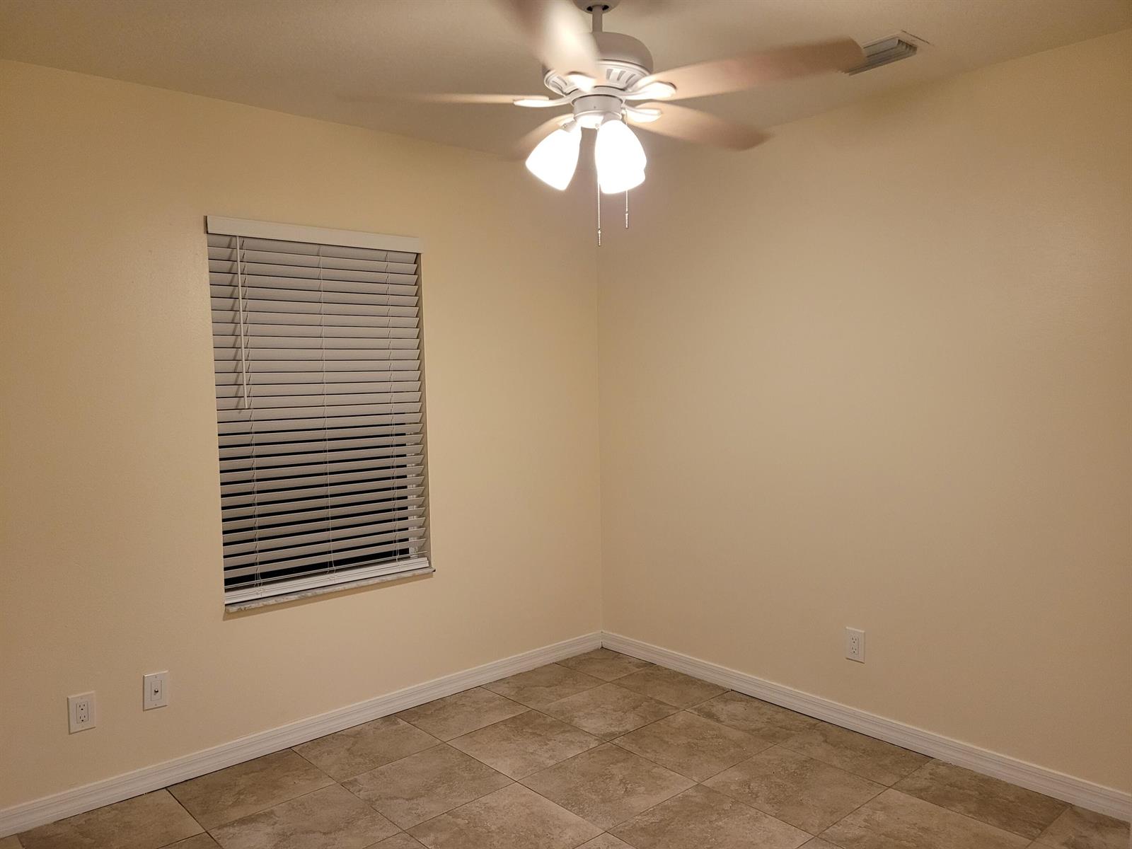 Ver detalles A+B / 0 2378 sq. ft. $ 2026-10-14 0 foto