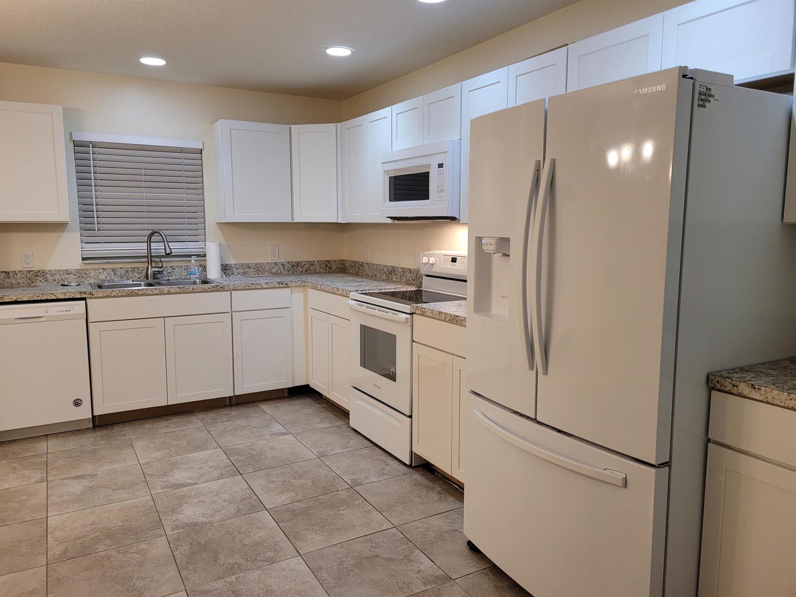Ver detalles A+B / 0 2378 sq. ft. $ 2026-10-14 0 foto