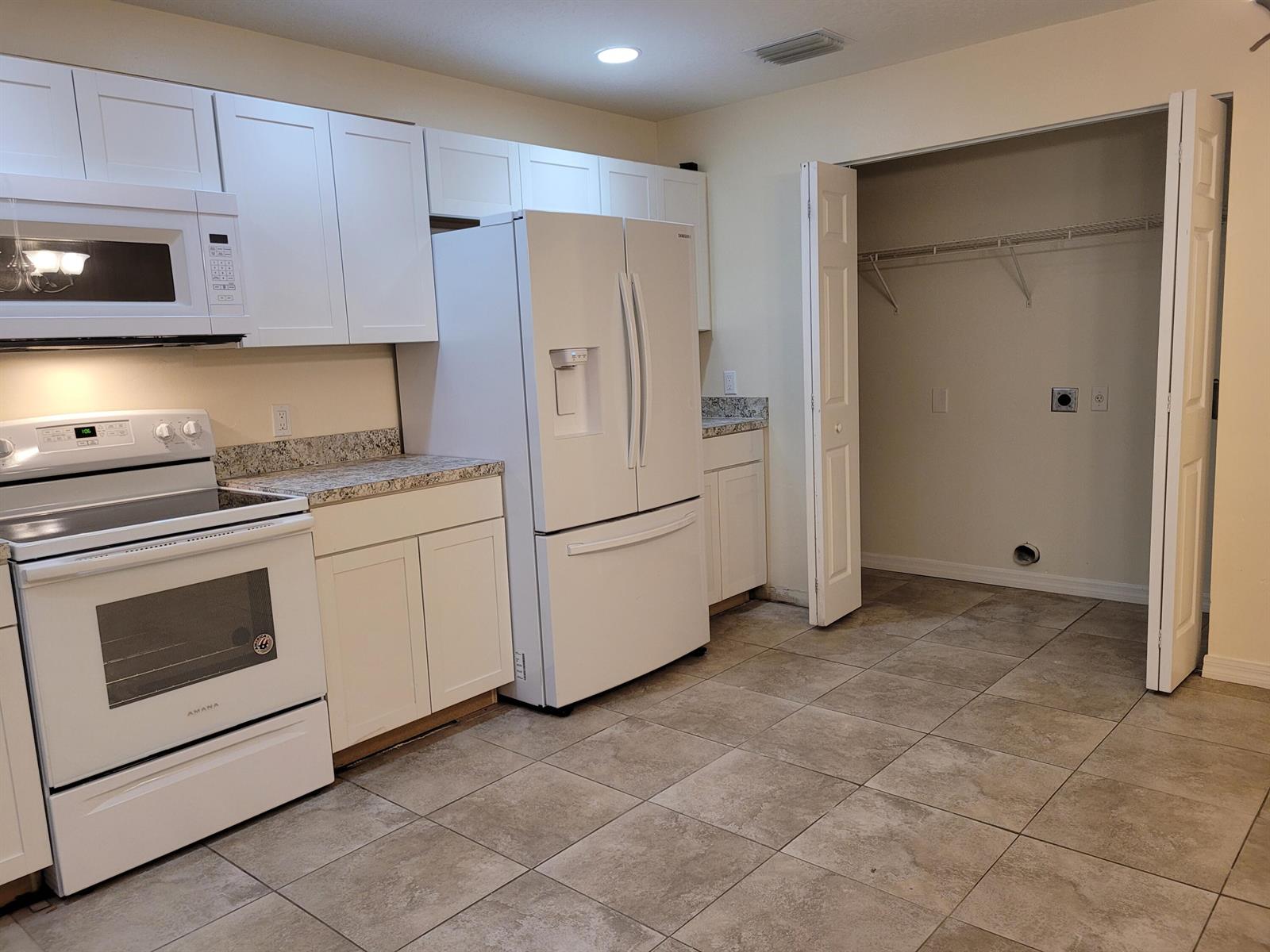 Ver detalles A+B / 0 2378 sq. ft. $ 2026-10-14 0 foto