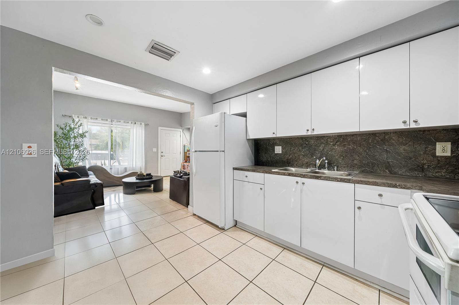   /  1728 sq. ft. $ 2026-10-13 0 foto