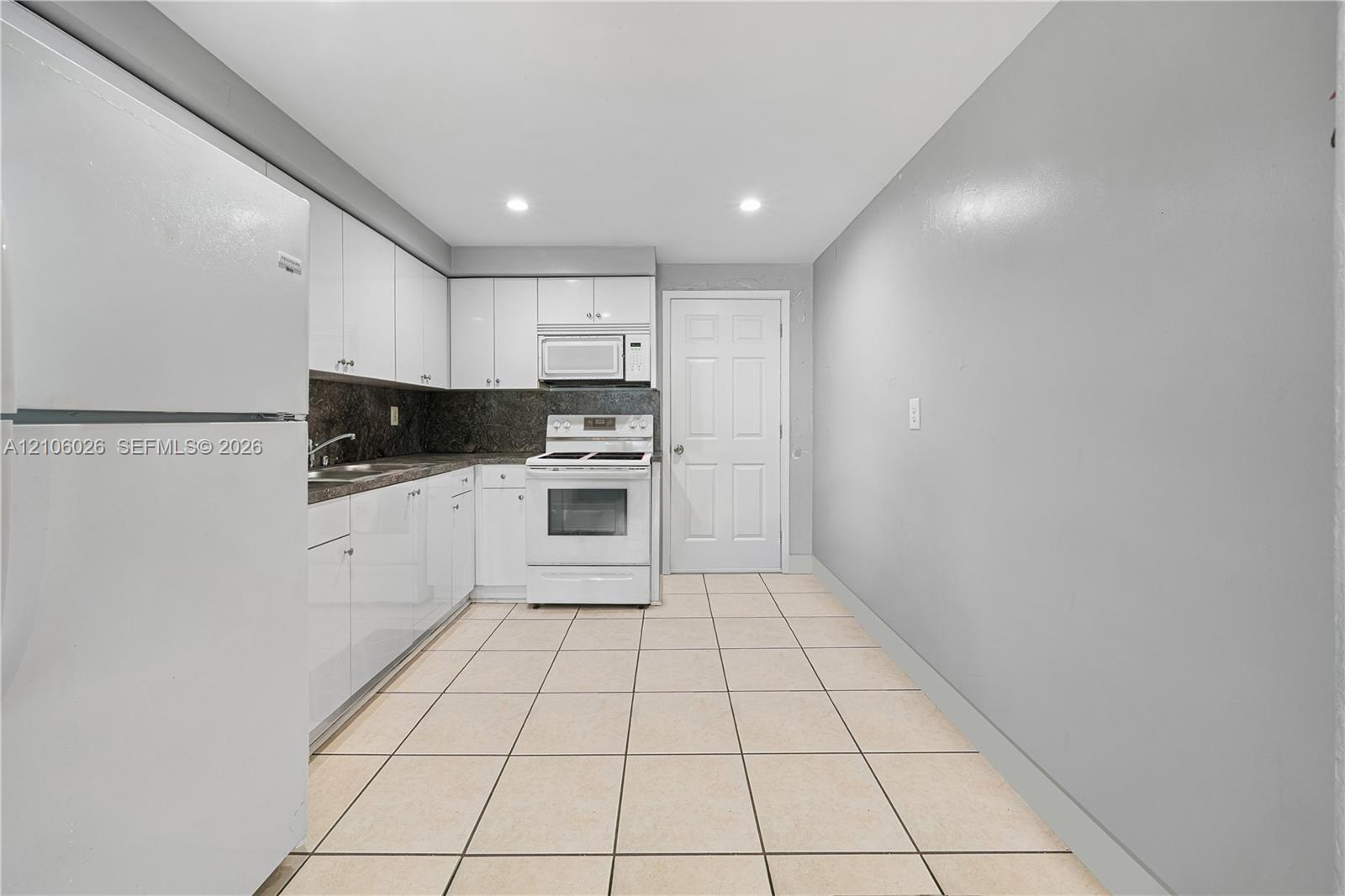   /  1728 sq. ft. $ 2026-10-13 0 foto