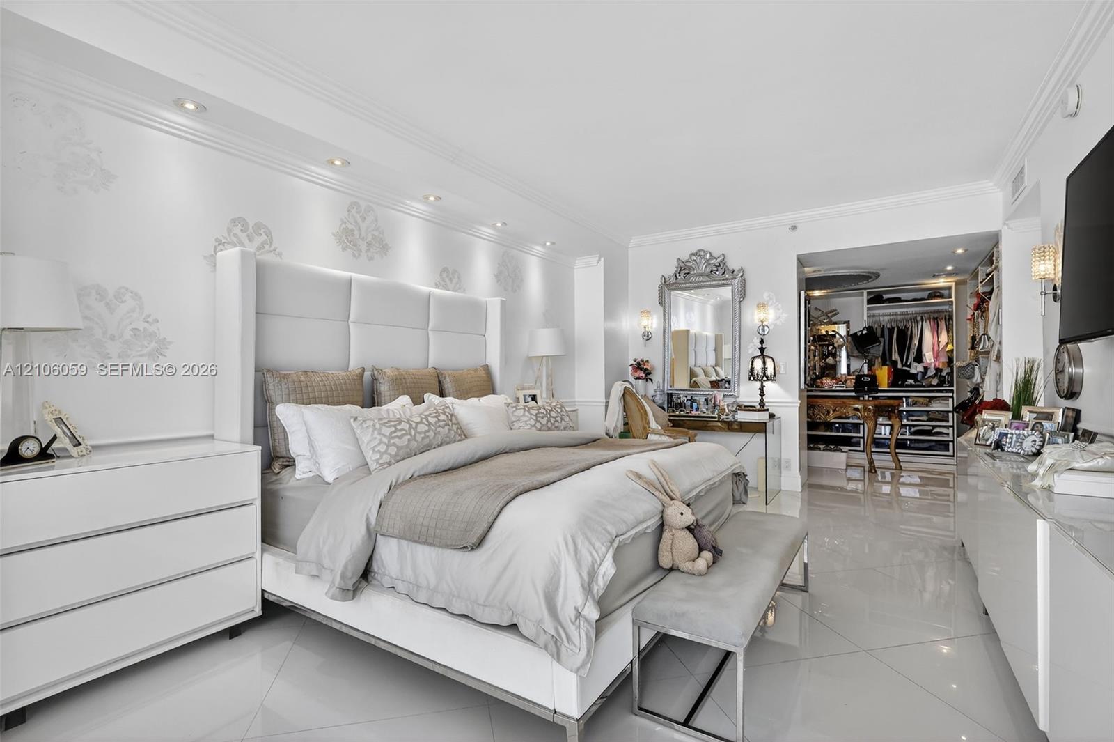 Ver detalles PH9 3 / 3 1880 sq. ft. $ 2026-10-13 0 foto