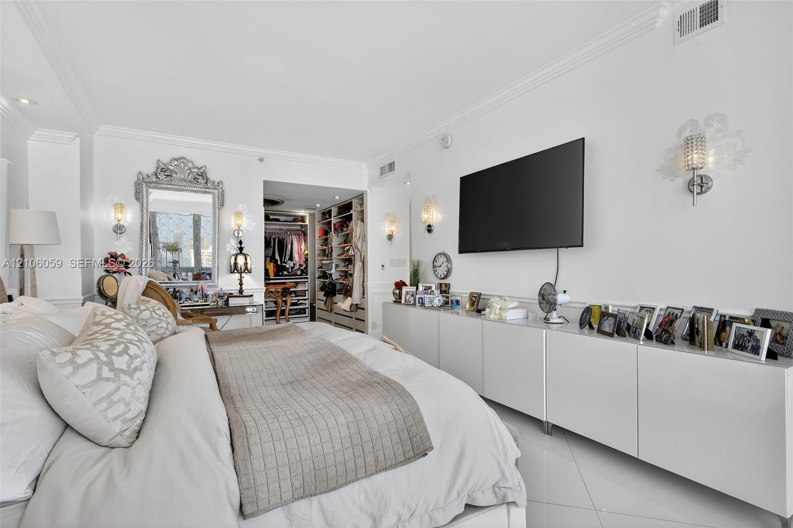 Ver detalles PH9 3 / 3 1880 sq. ft. $ 2026-10-13 0 foto