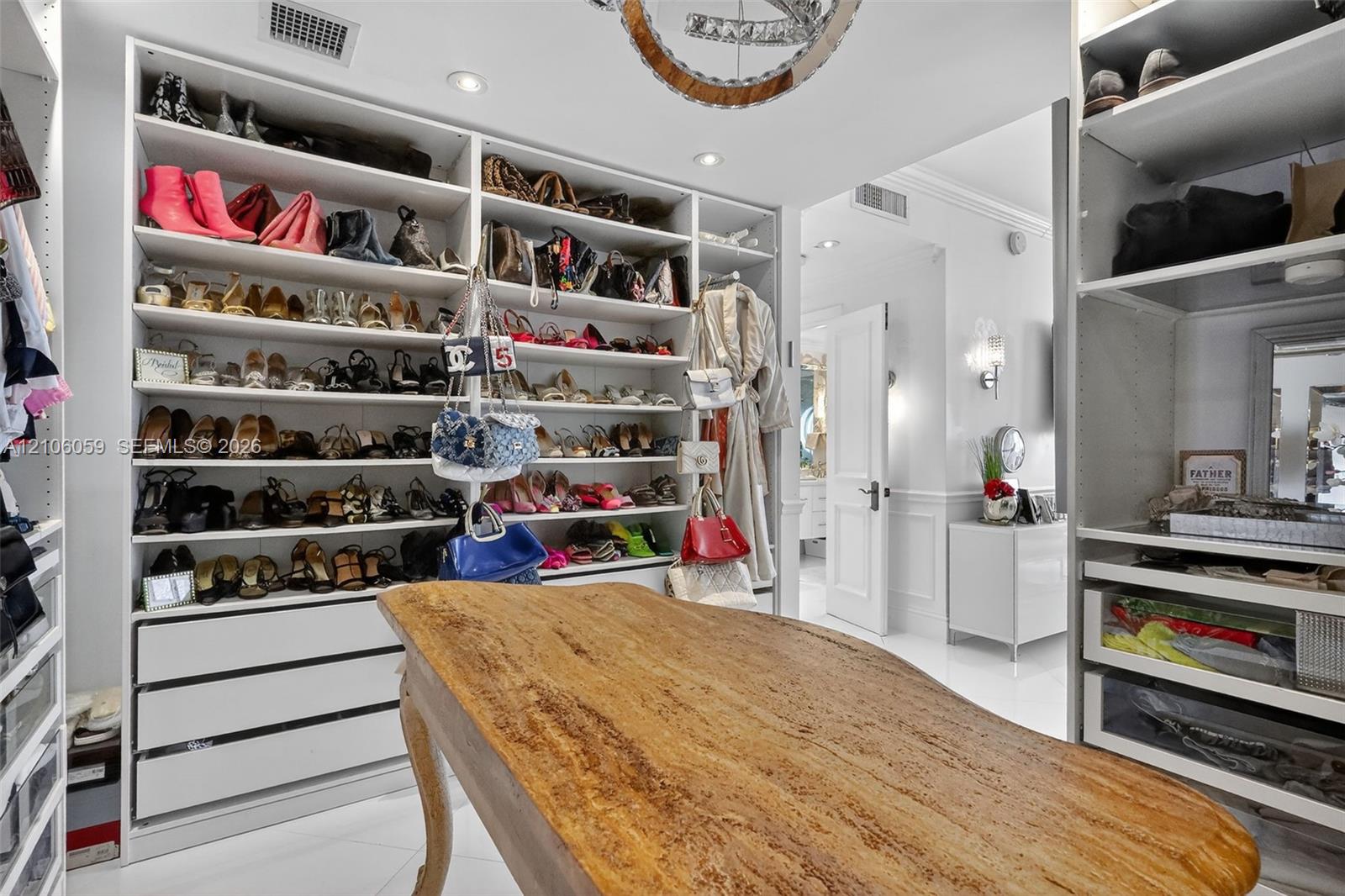 Ver detalles PH9 3 / 3 1880 sq. ft. $ 2026-10-13 0 foto