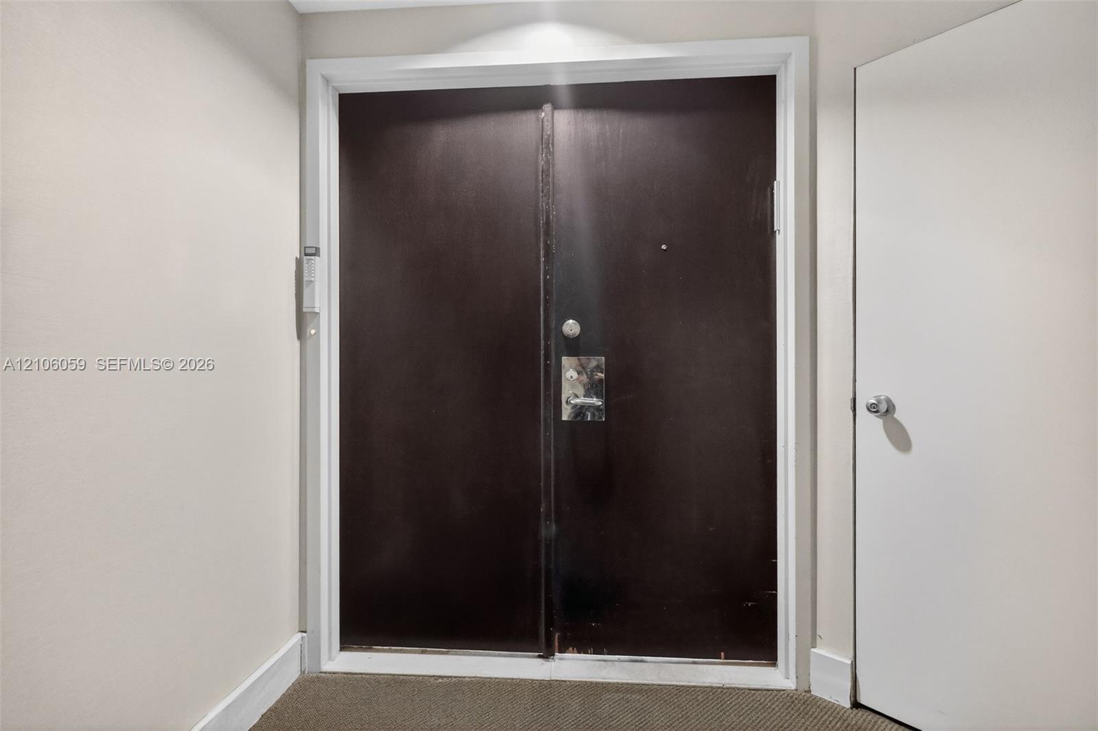 Ver detalles PH9 3 / 3 1880 sq. ft. $ 2026-10-13 0 foto