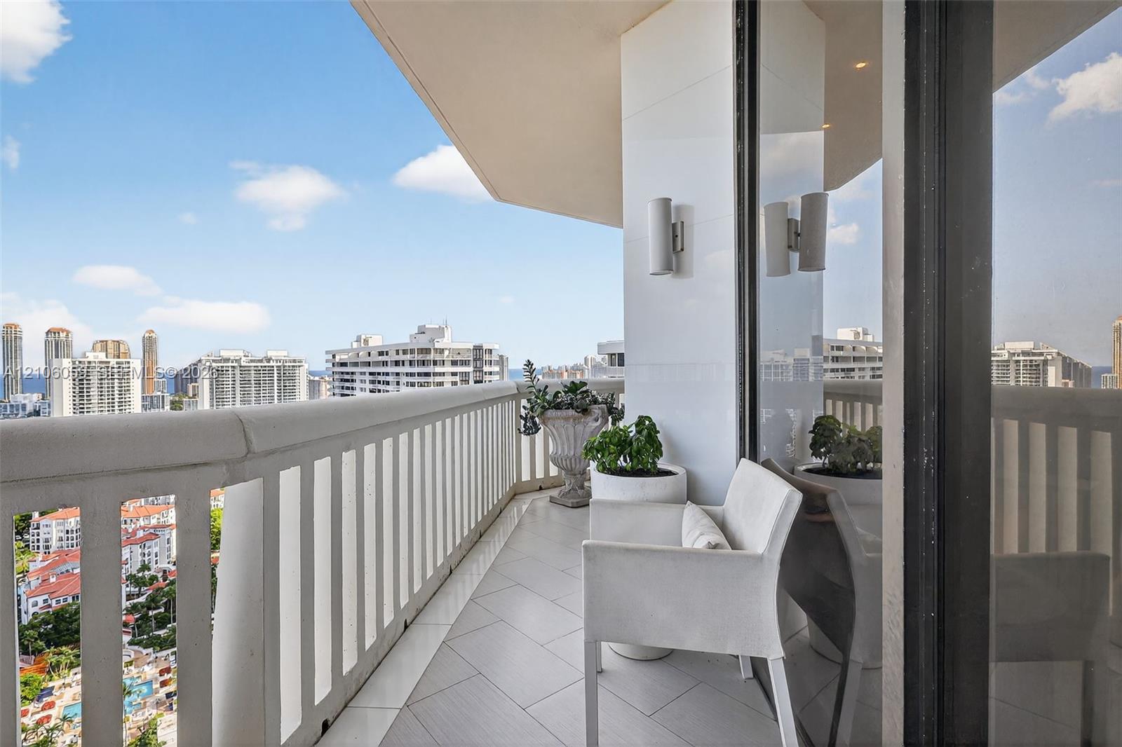 Ver detalles PH9 3 / 3 1880 sq. ft. $ 2026-10-13 0 foto