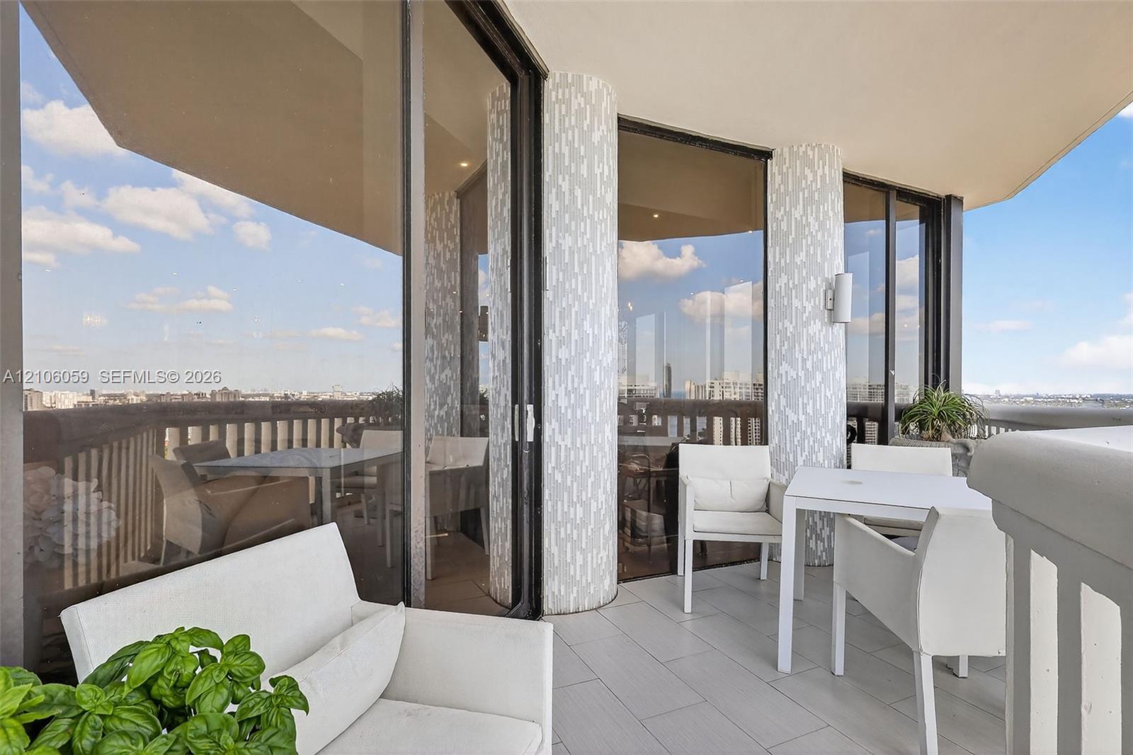 Ver detalles PH9 3 / 3 1880 sq. ft. $ 2026-10-13 0 foto