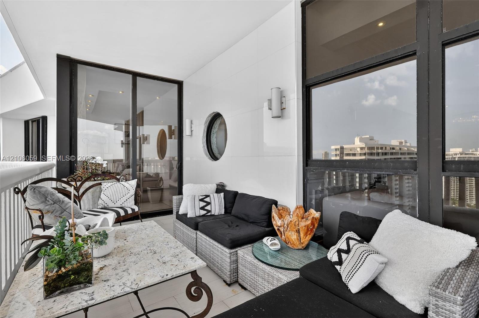 Ver detalles PH9 3 / 3 1880 sq. ft. $ 2026-10-13 0 foto