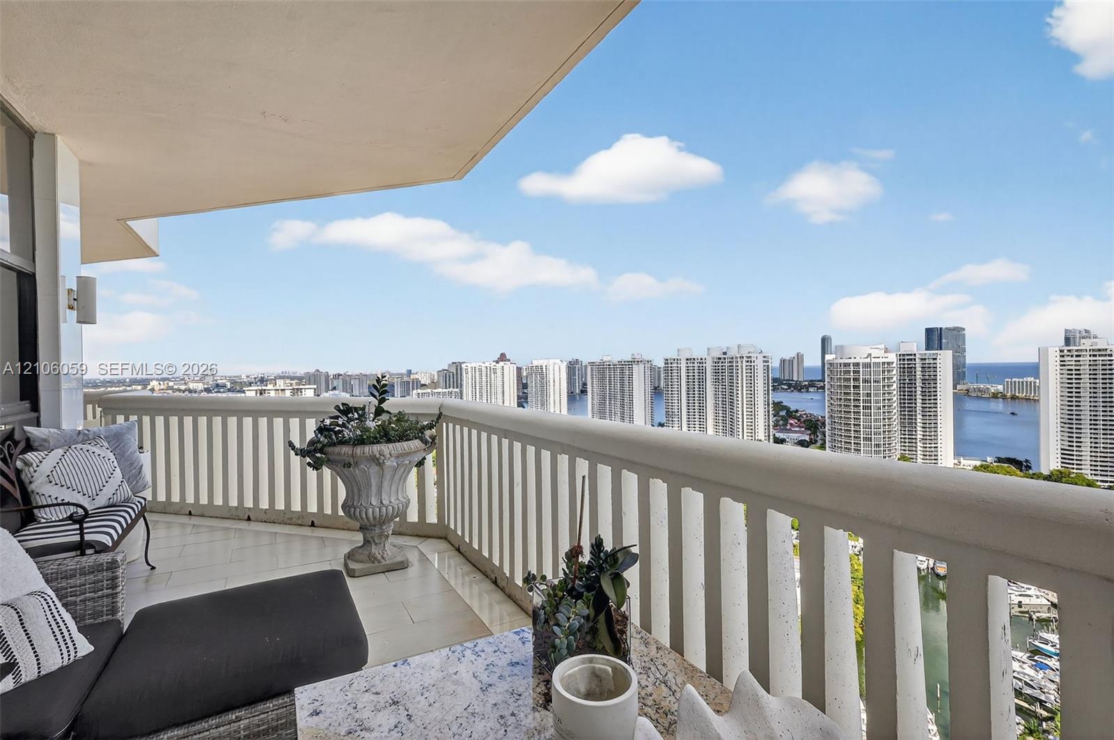 Ver detalles PH9 3 / 3 1880 sq. ft. $ 2026-10-13 0 foto