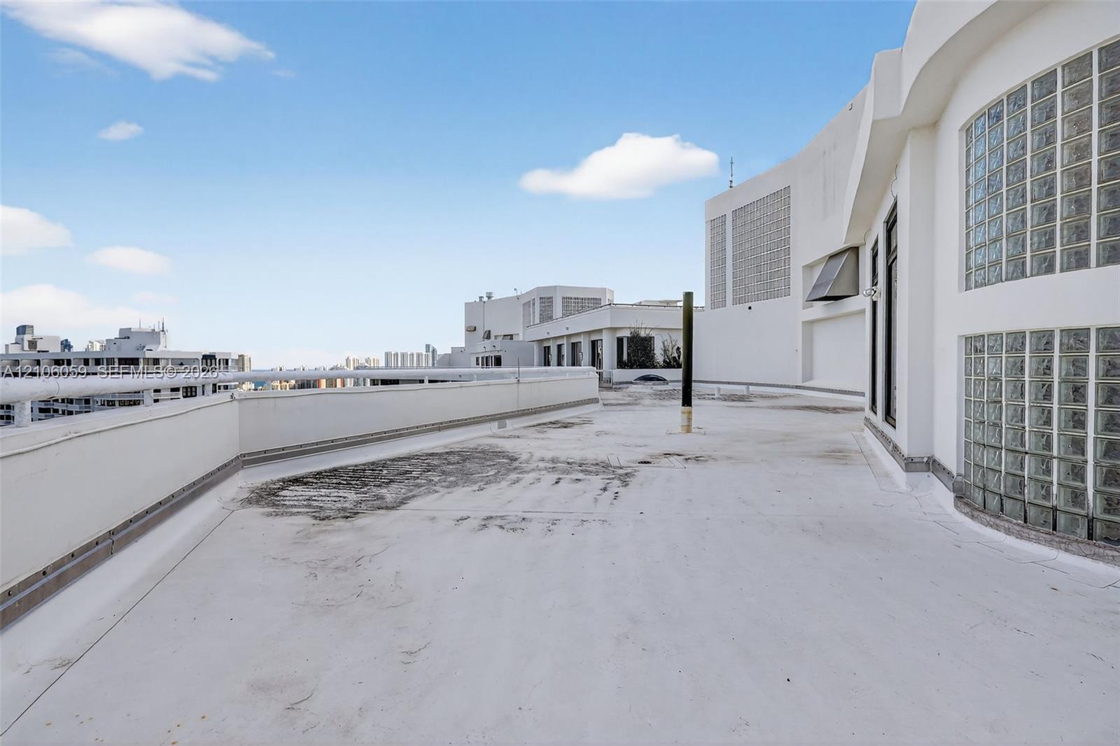 Ver detalles PH9 3 / 3 1880 sq. ft. $ 2026-10-13 0 foto