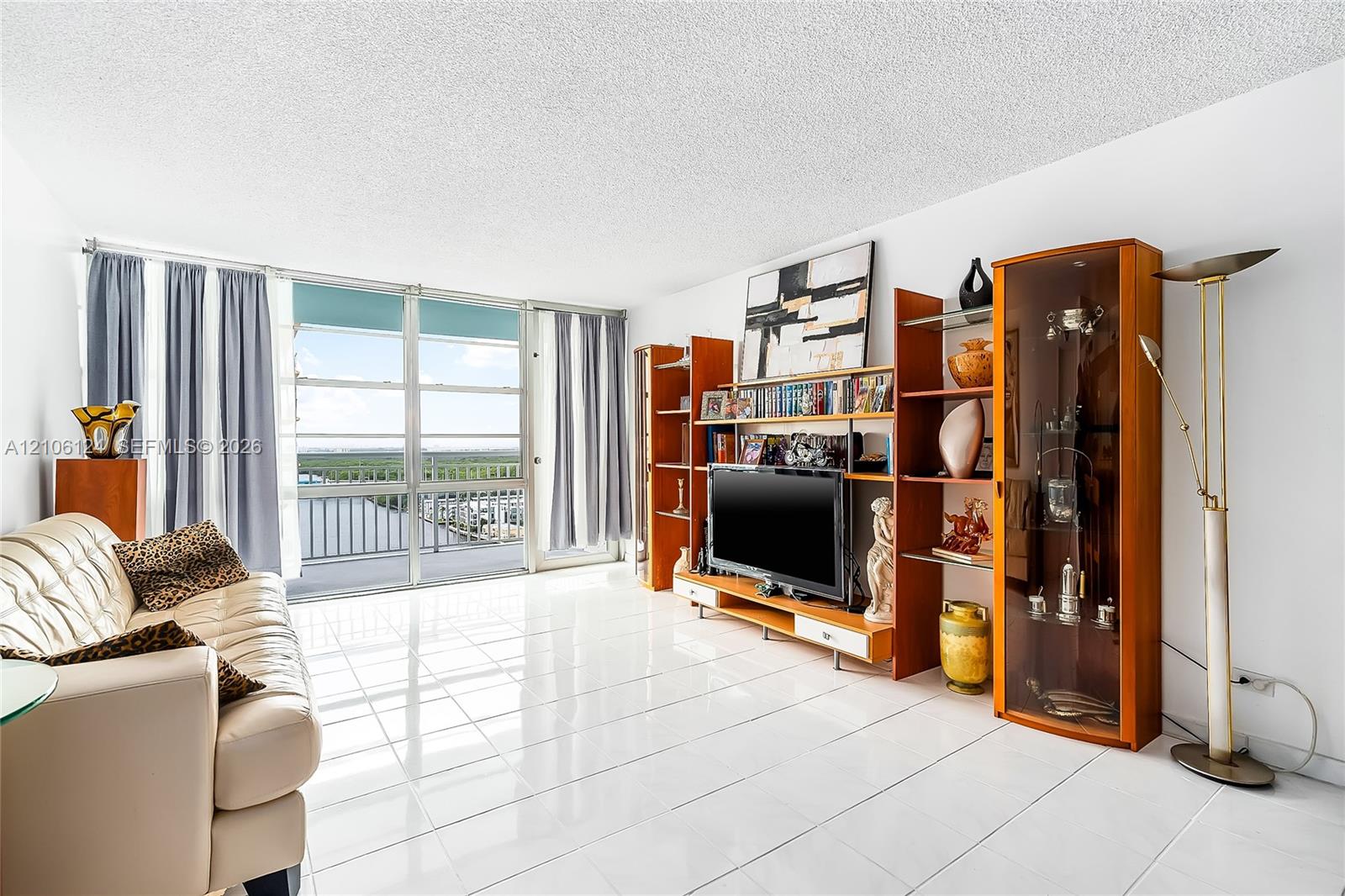 2208 2 / 2 1233 sq. ft. $ 2026-10-13 0 Photo