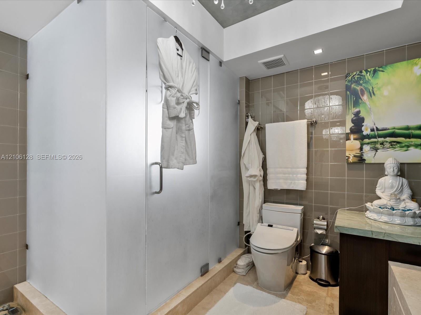 5101 3 / 4 3016 sq. ft. $ 2026-10-13 0 Photo
