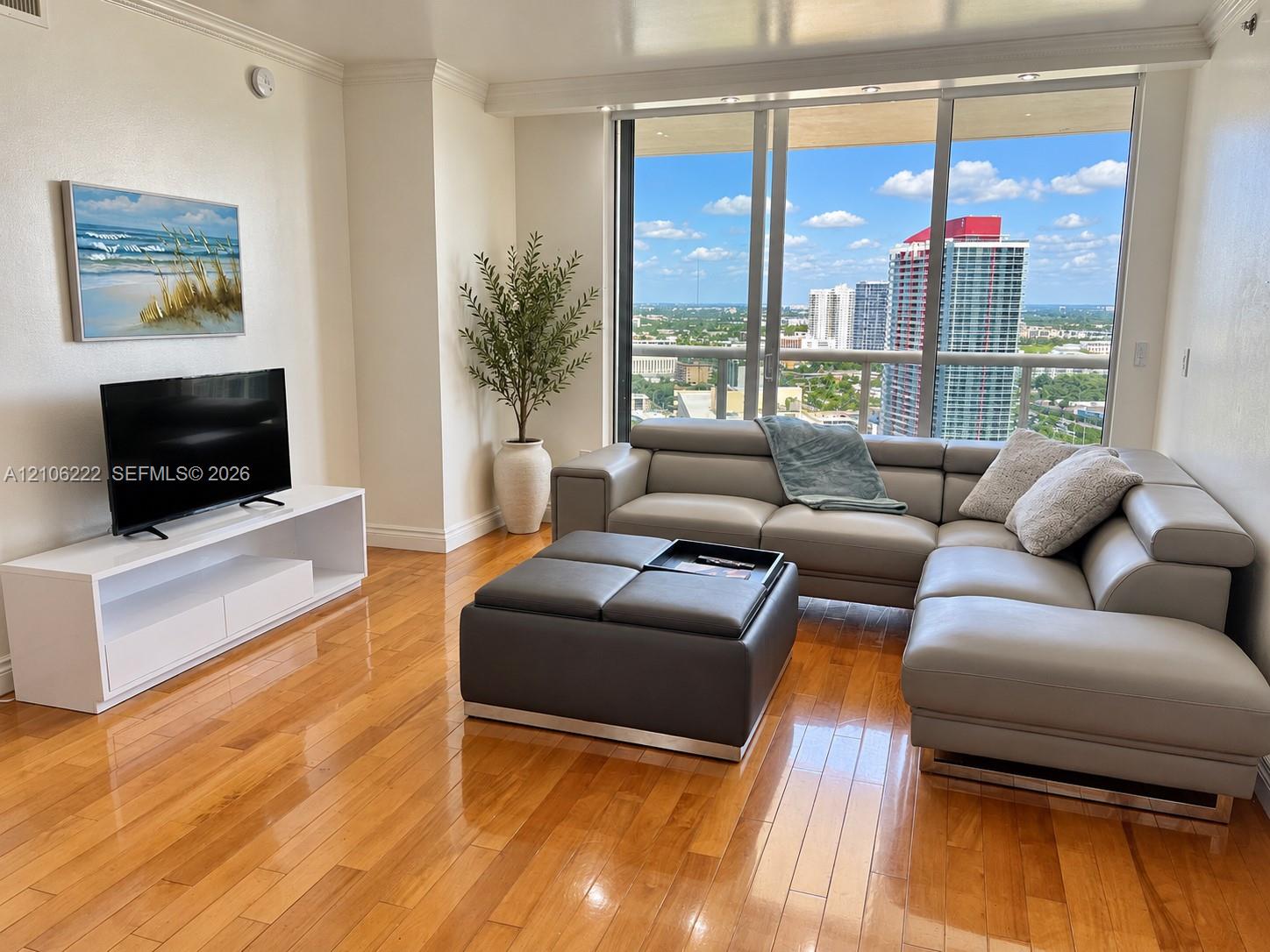 2608 3 / 3 1571 sq. ft. $ 2026-10-13 0 foto