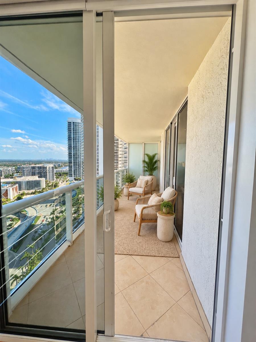 2608 3 / 3 1571 sq. ft. $ 2026-10-13 0 foto