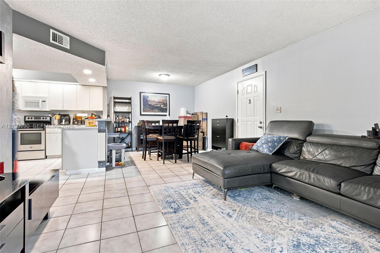 207 1 / 1 813 sq. ft. $ 2026-10-13 0 foto