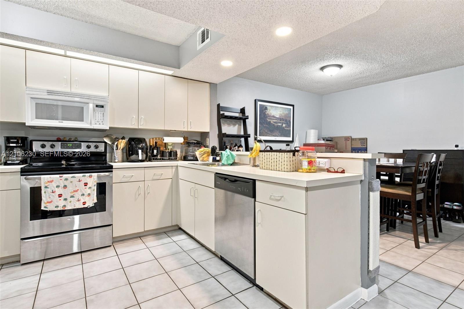 207 1 / 1 813 sq. ft. $ 2026-10-13 0 foto
