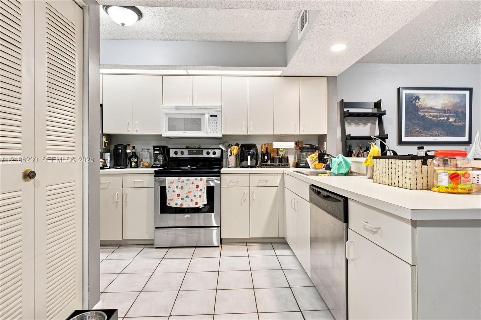 207 1 / 1 813 sq. ft. $ 2026-10-13 0 foto
