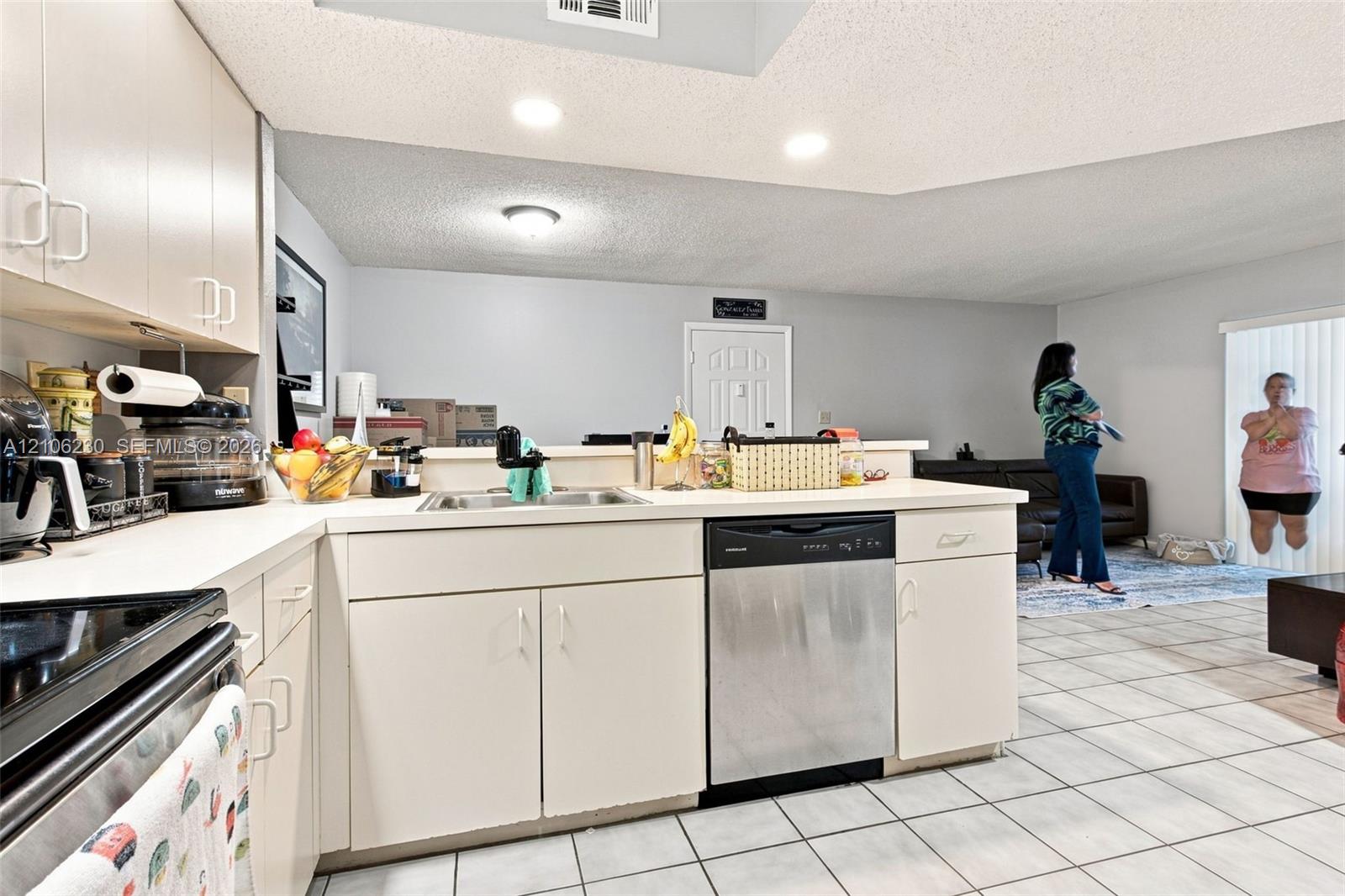 207 1 / 1 813 sq. ft. $ 2026-10-13 0 foto