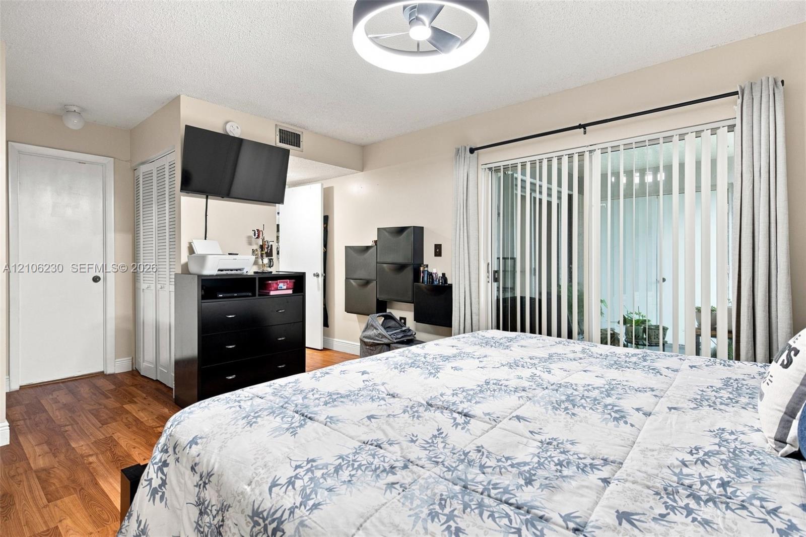 207 1 / 1 813 sq. ft. $ 2026-10-13 0 foto