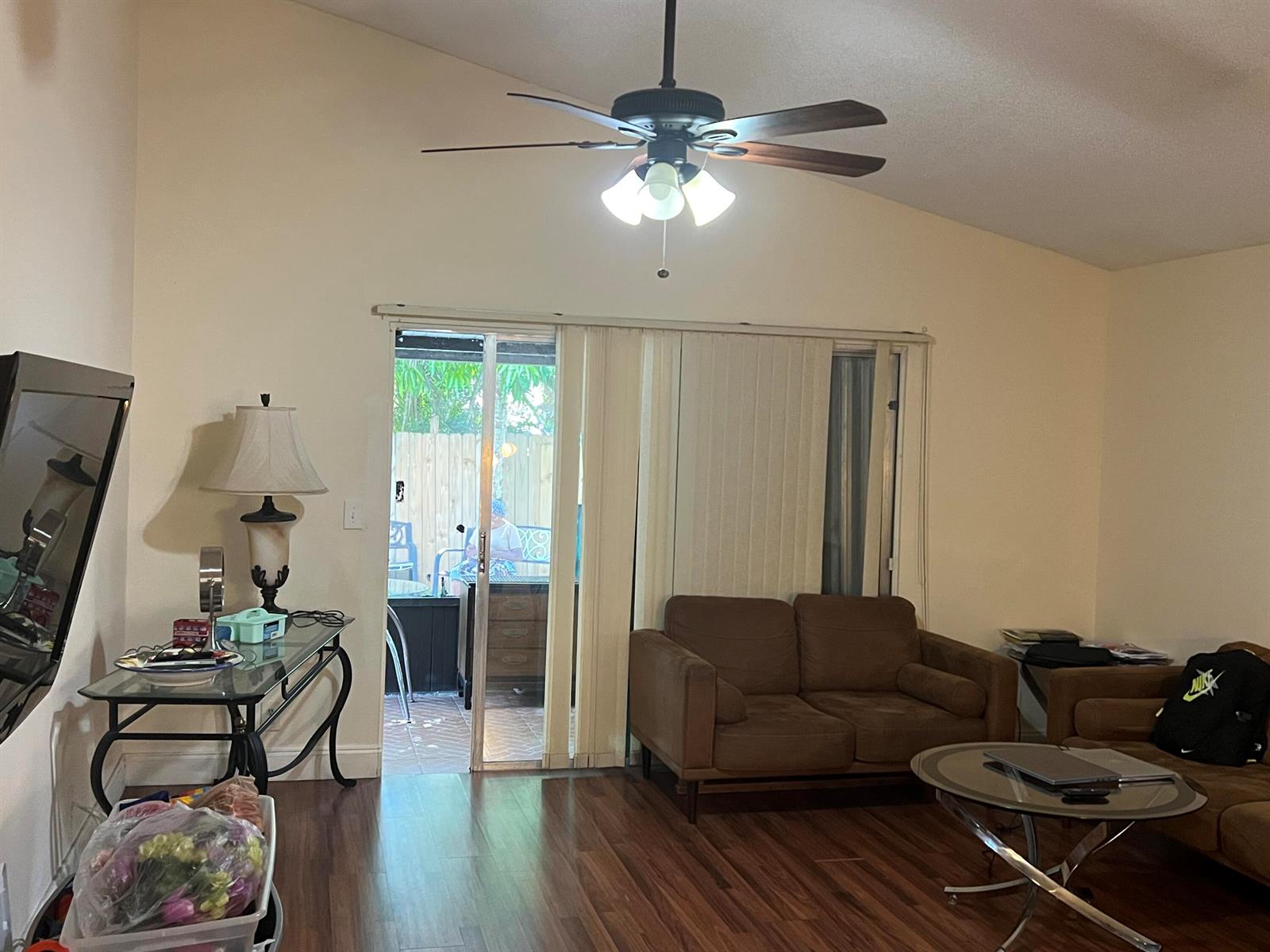 Ver detalles 5722 3 / 2 1253 sq. ft. $ 2026-10-15 0 foto