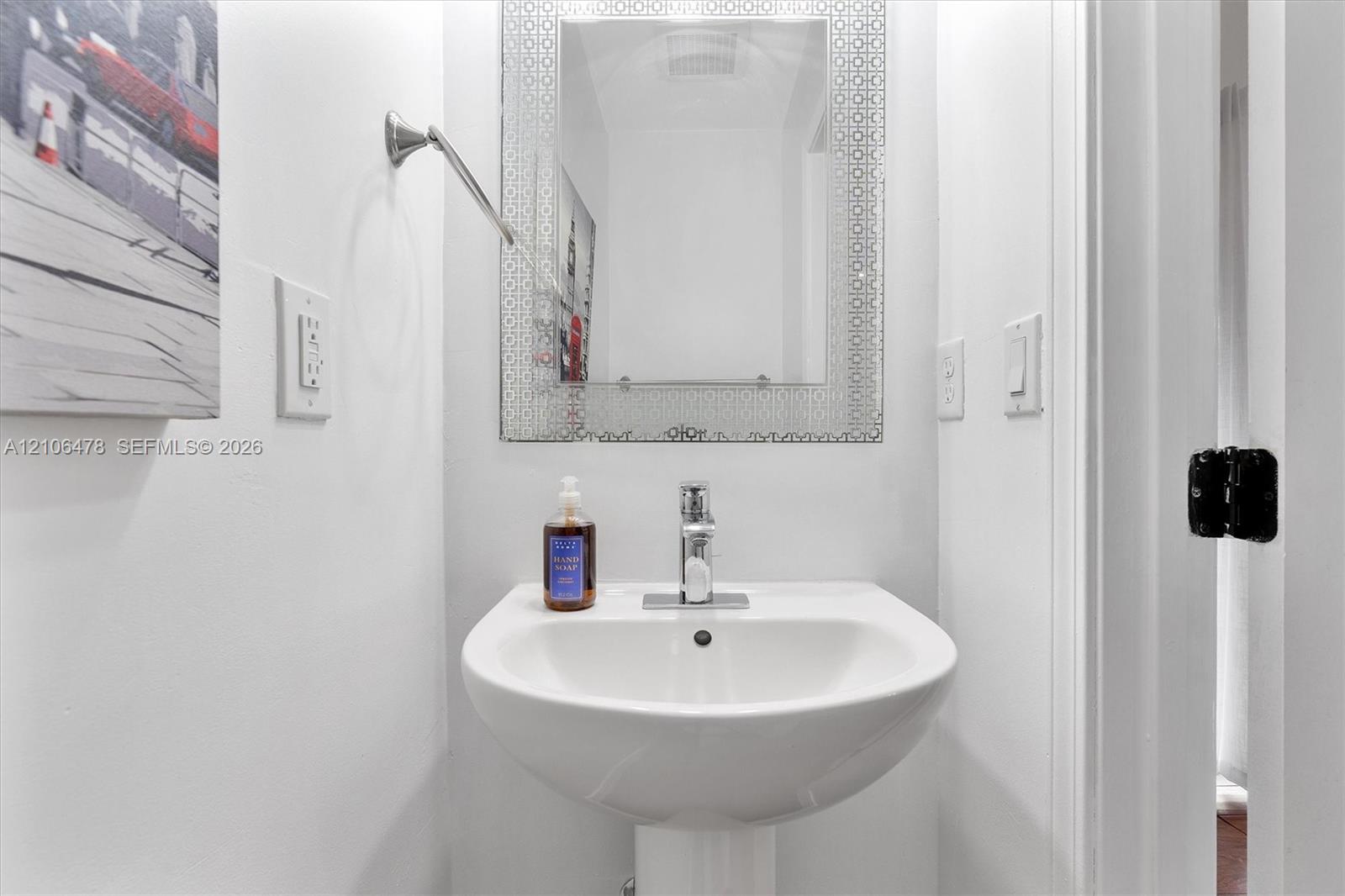   /  2659 sq. ft. $ 2026-10-22 0 foto