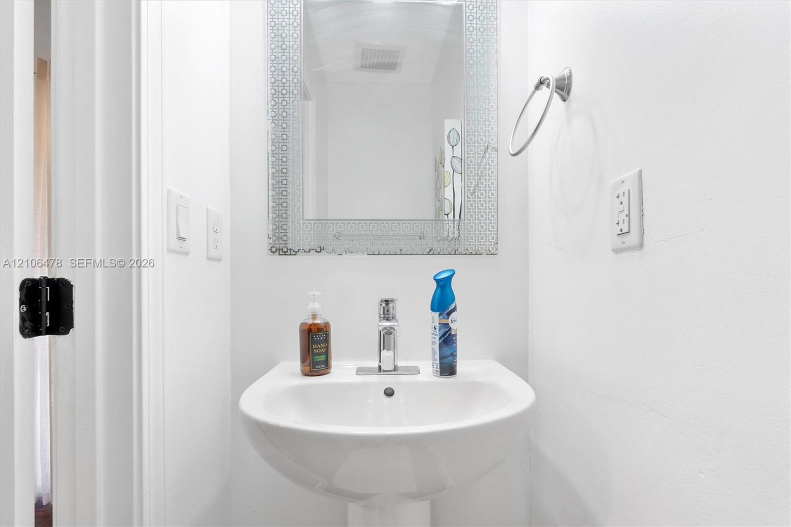   /  2659 sq. ft. $ 2026-10-22 0 foto