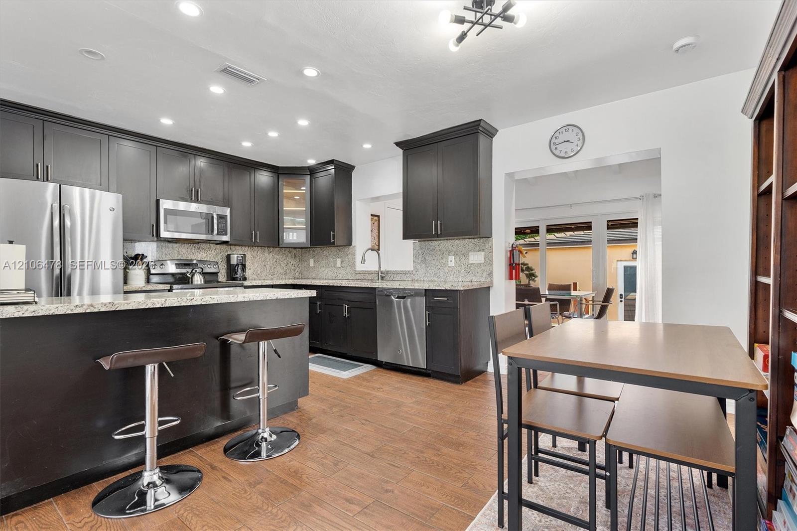   /  2659 sq. ft. $ 2026-10-22 0 foto