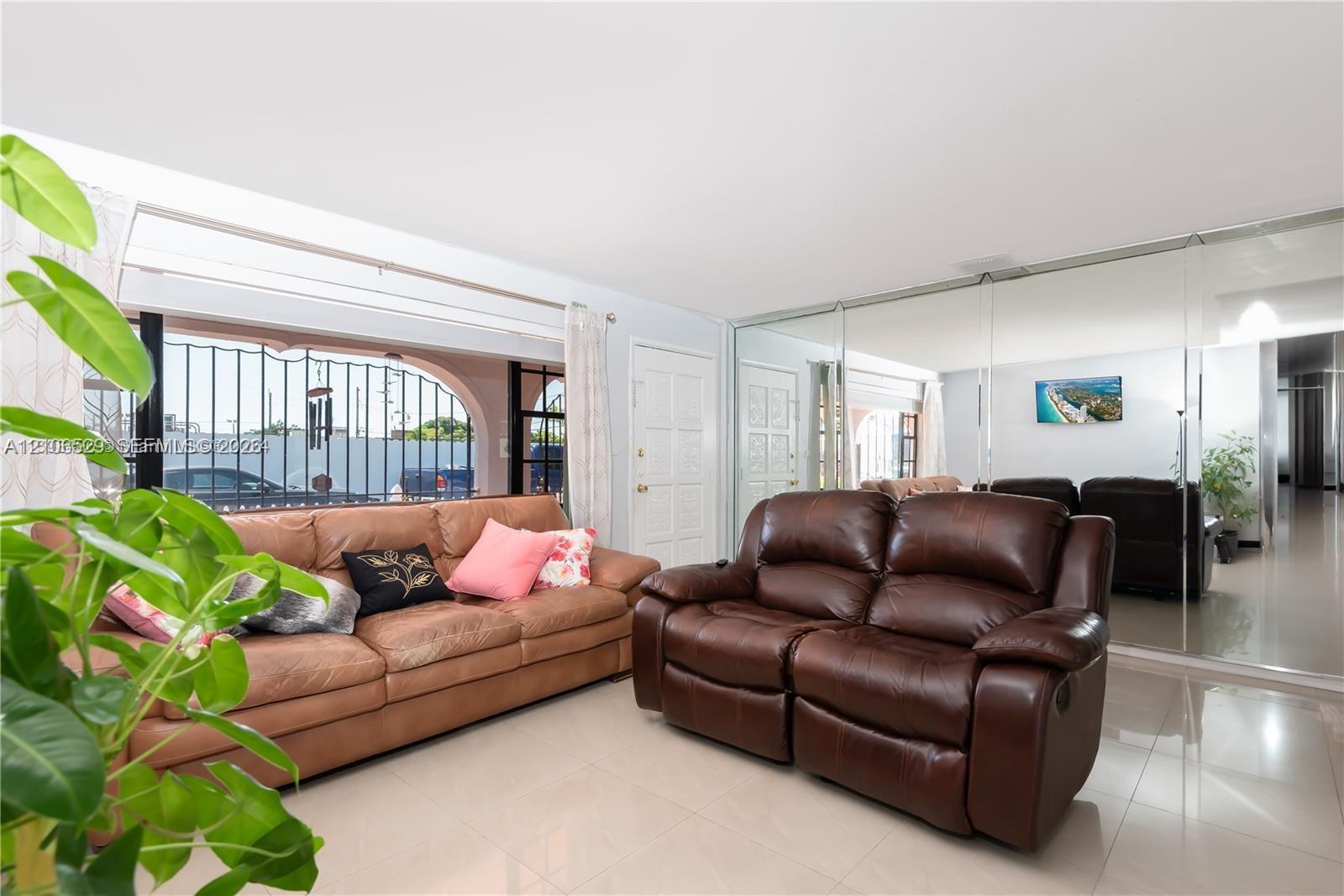   /  2079 sq. ft. $ 2026-10-14 0 foto