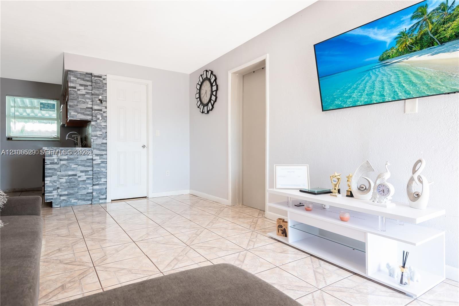   /  2079 sq. ft. $ 2026-10-14 0 foto