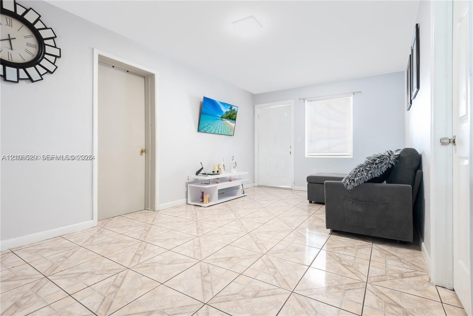   /  2079 sq. ft. $ 2026-10-14 0 foto