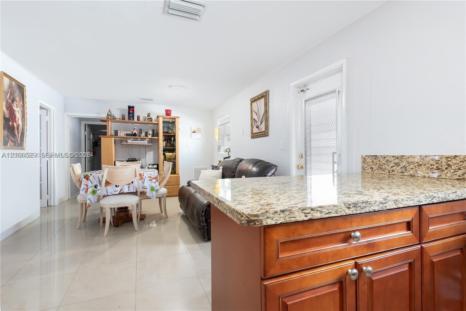   /  2079 sq. ft. $ 2026-10-14 0 foto