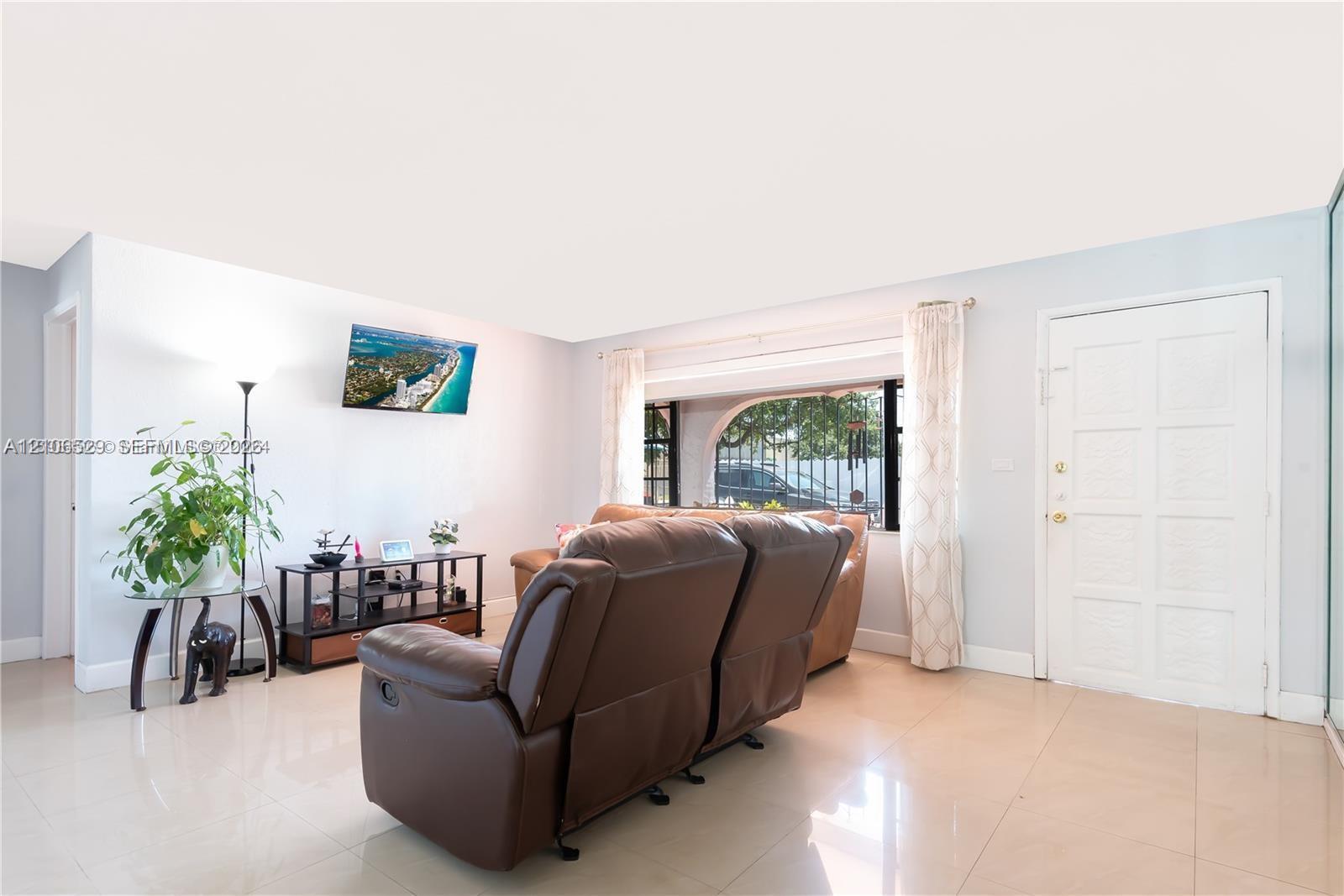   /  2079 sq. ft. $ 2026-10-14 0 foto