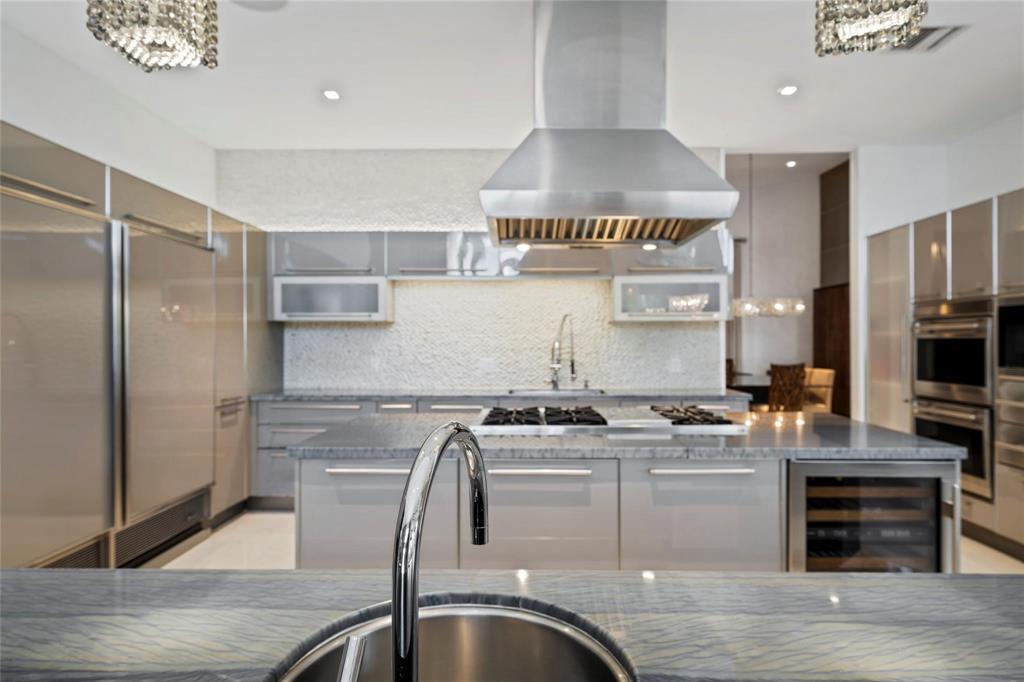Ver detalles 1203 4 / 5143 sq. ft. $ 2026-10-15 0 foto