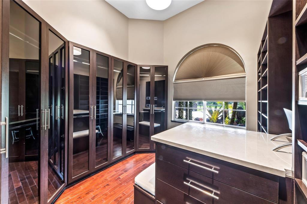 Ver detalles 1203 4 / 5143 sq. ft. $ 2026-10-15 0 foto