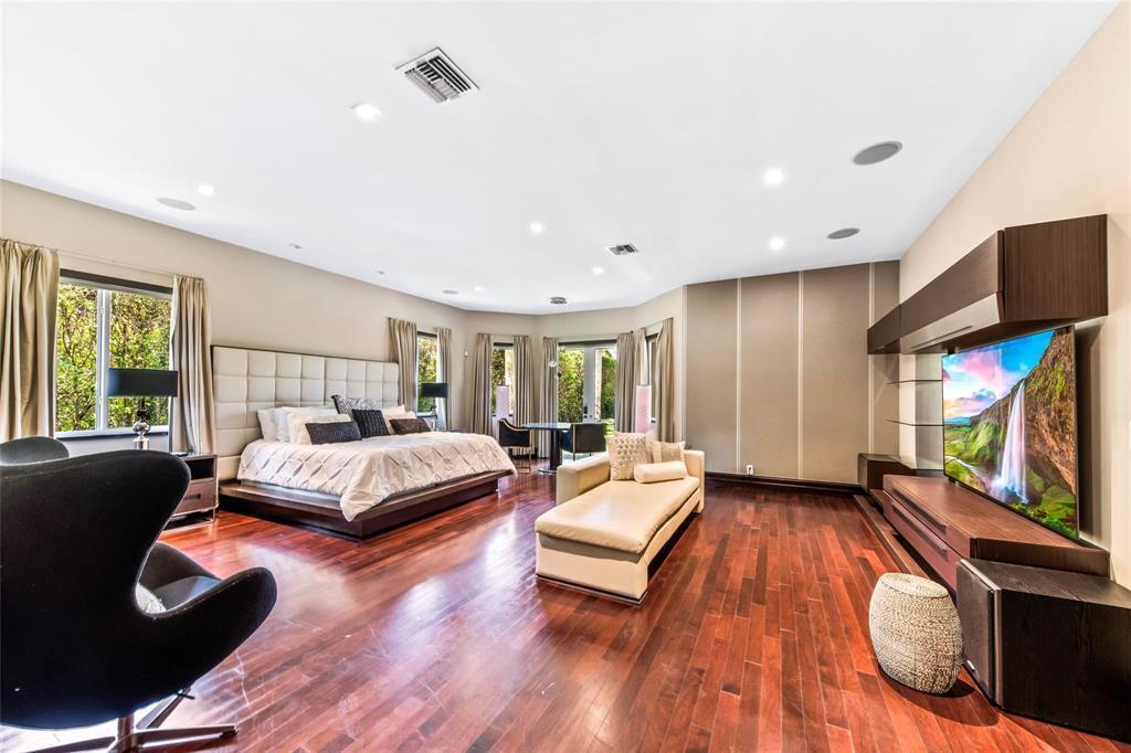 Ver detalles 1203 4 / 5143 sq. ft. $ 2026-10-15 0 foto