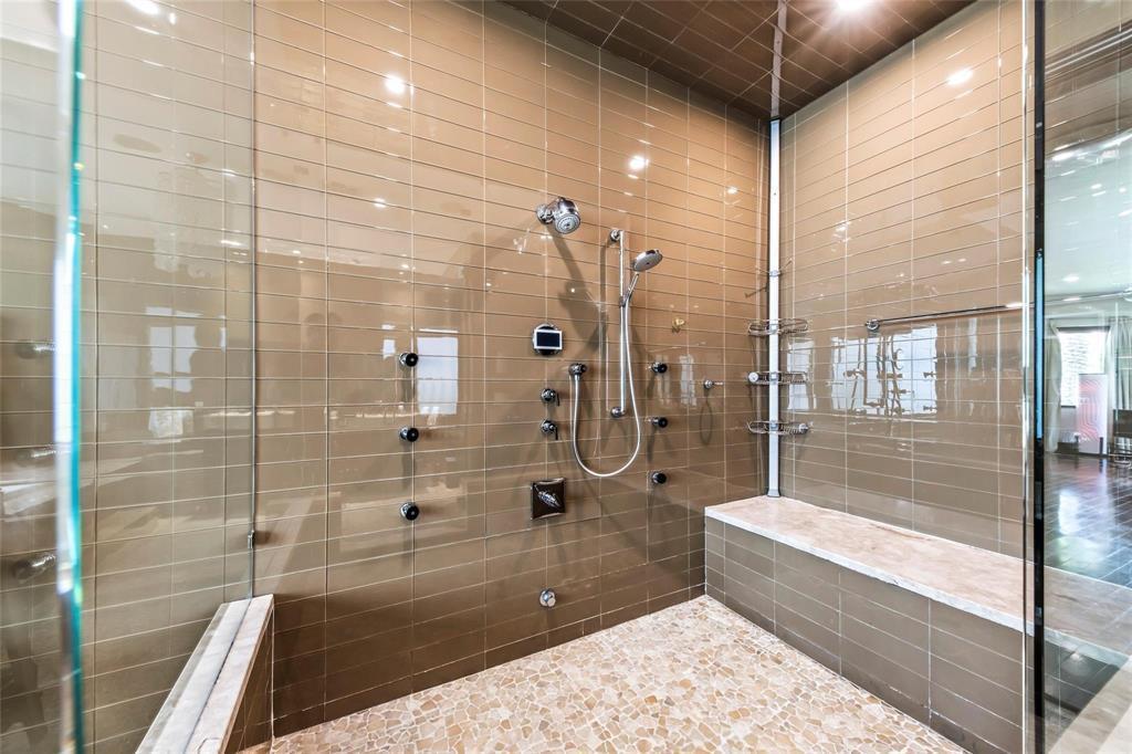 Ver detalles 1203 4 / 5143 sq. ft. $ 2026-10-15 0 foto