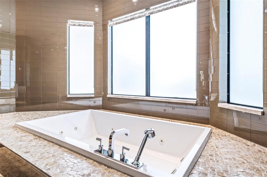 Ver detalles 1203 4 / 5143 sq. ft. $ 2026-10-15 0 foto