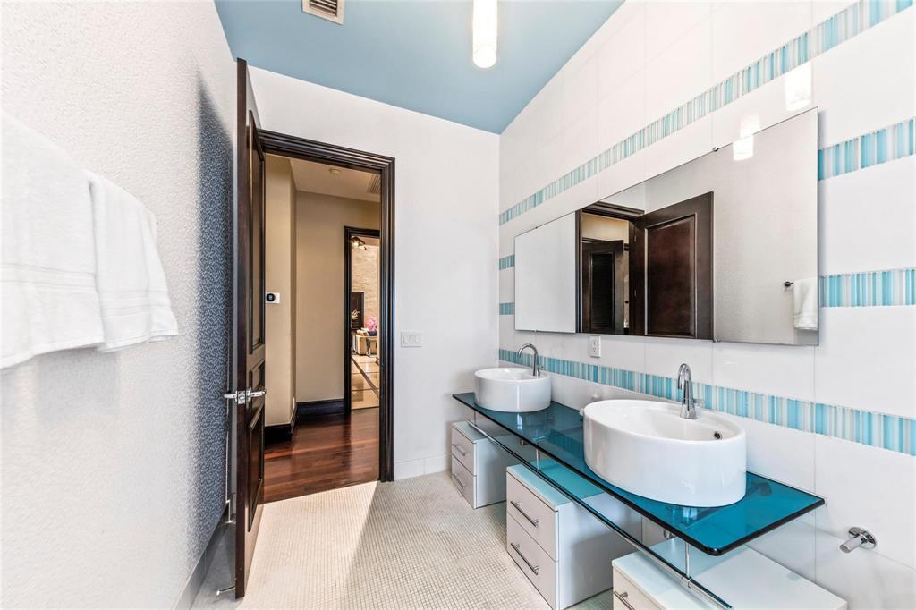 Ver detalles 1203 4 / 5143 sq. ft. $ 2026-10-15 0 foto