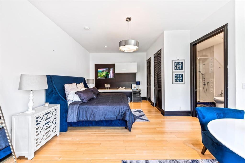 Ver detalles 1203 4 / 5143 sq. ft. $ 2026-10-15 0 foto
