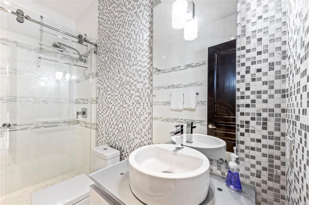 Ver detalles 1203 4 / 5143 sq. ft. $ 2026-10-15 0 foto