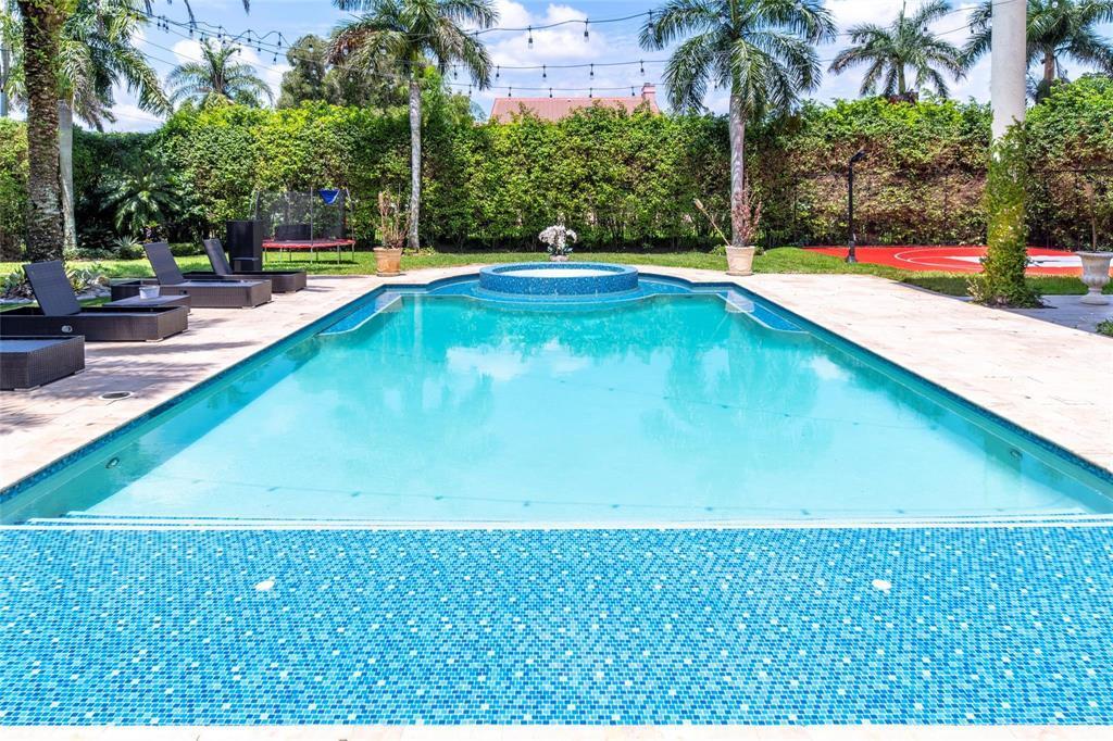 Ver detalles 1203 4 / 5143 sq. ft. $ 2026-10-15 0 foto